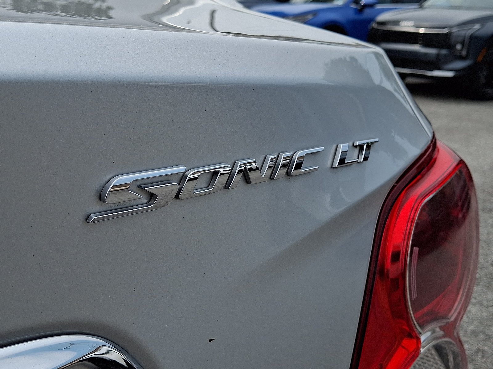 Used 2015 Chevrolet Sonic LT FWD image 31