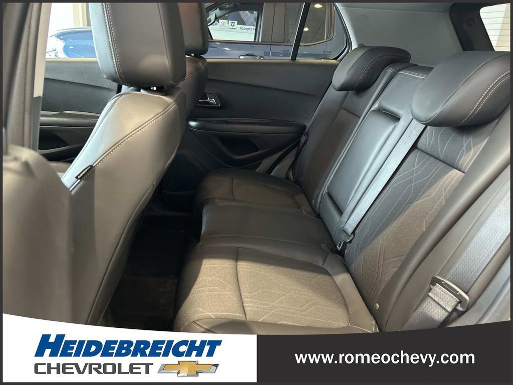Used 2022 Chevrolet Trax LT w/ LT Convenience Package image 13