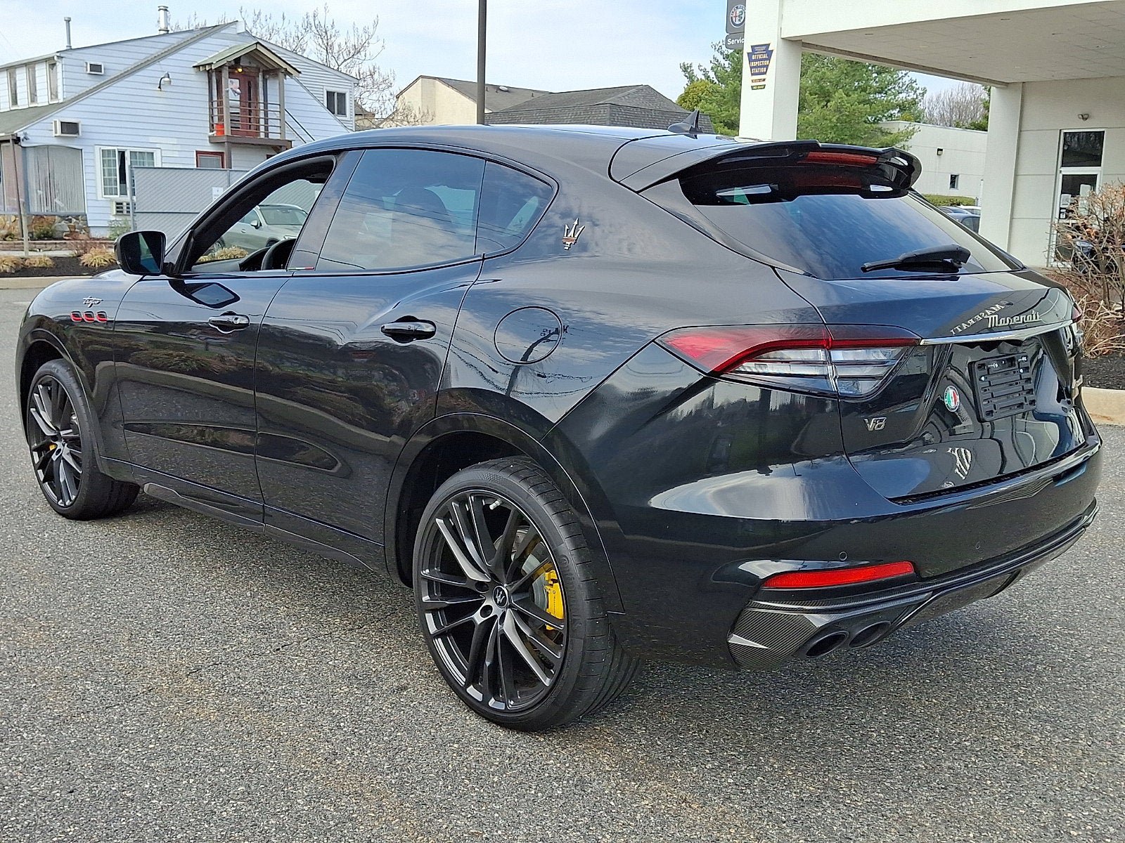Used 2023 Maserati Levante Trofeo AWD/4WD image 7