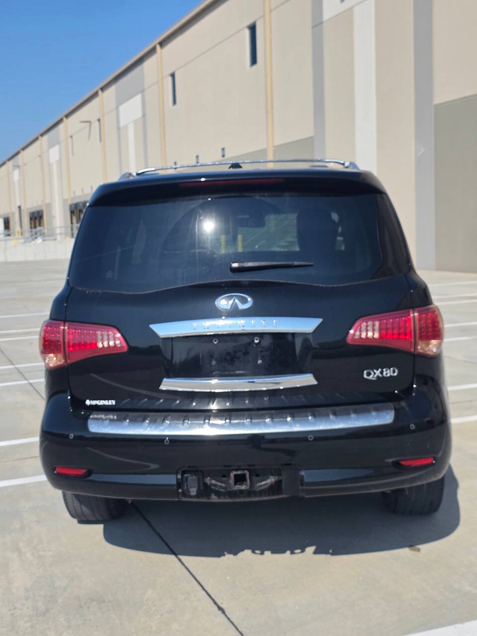 Used 2016 INFINITI QX80 4WD w/ All Season Package image 8