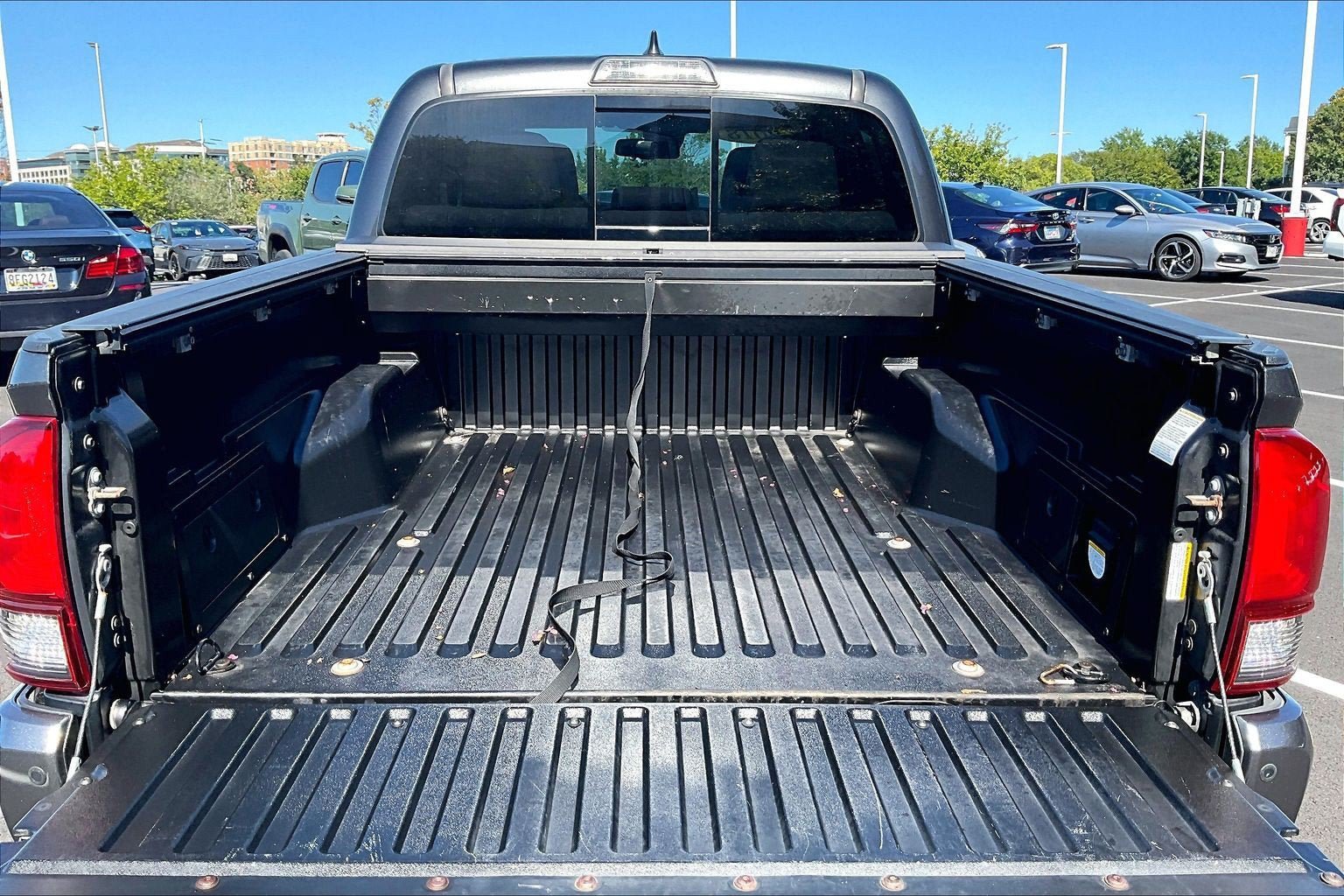 Used 2018 Toyota Tacoma TRD Off-Road w/ Technology Package AWD/4WD image 30