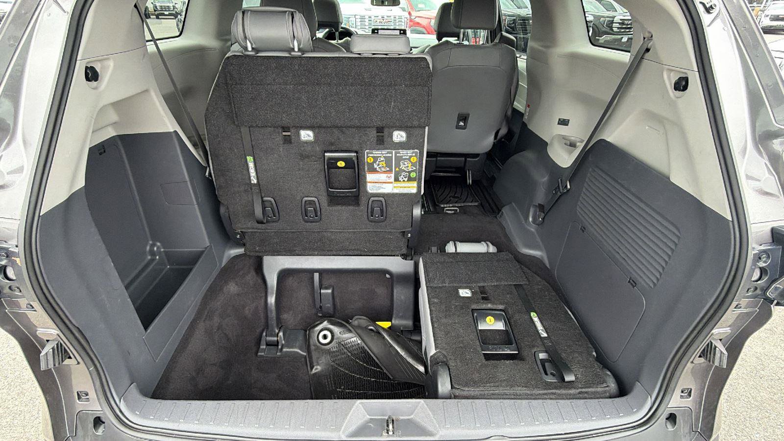 Used 2024 Toyota Sienna XLE w/ XLE Plus Package image 12