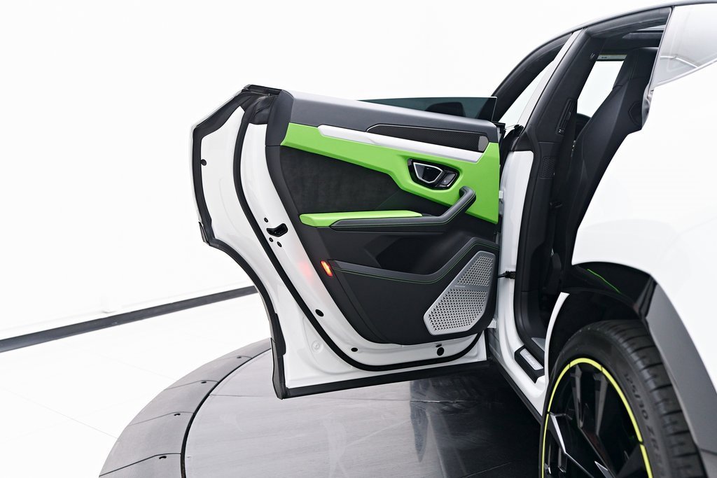 Used 2022 Lamborghini Urus image 35