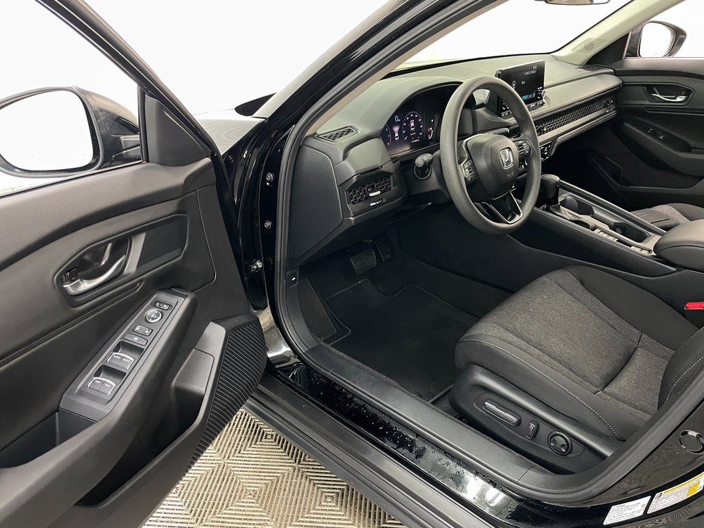 Used 2025 Honda Accord SE image 19