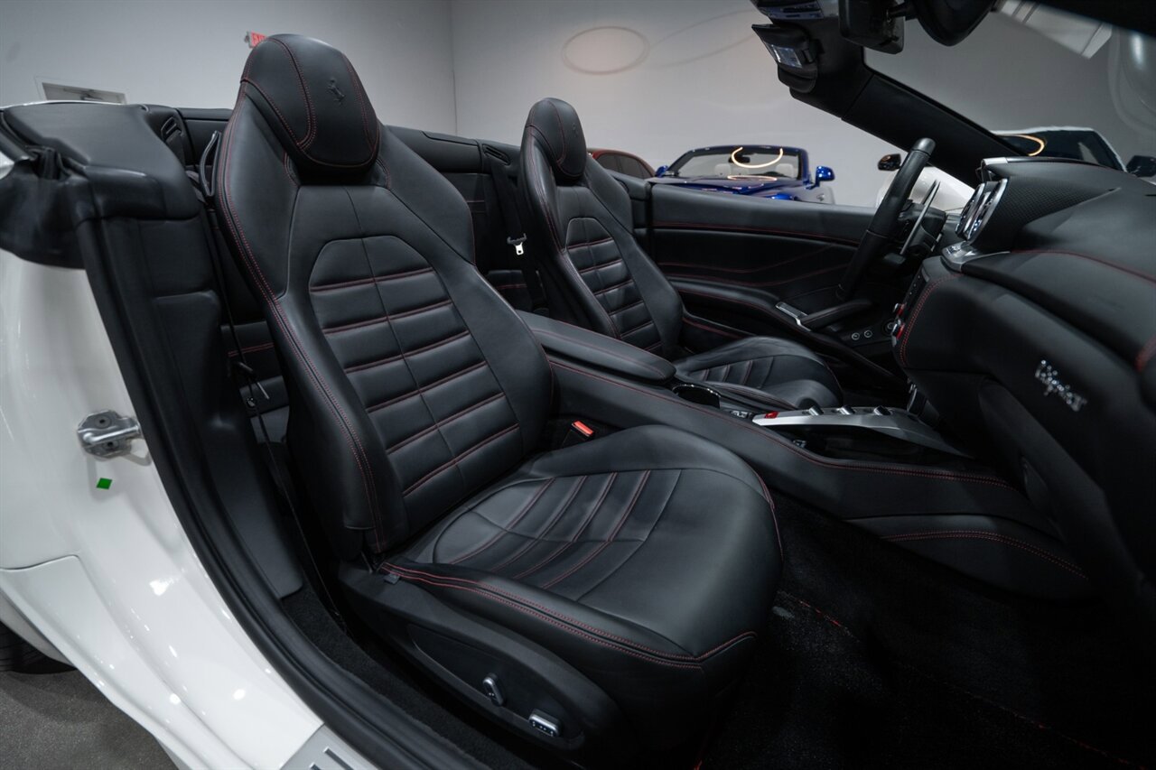 Used 2016 Ferrari California T RWD image 33