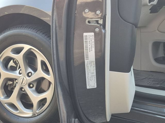 Used 2023 Chrysler Pacifica Limited FWD image 35