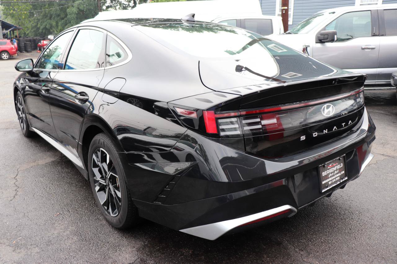 Used 2025 Hyundai Sonata SEL FWD image 3