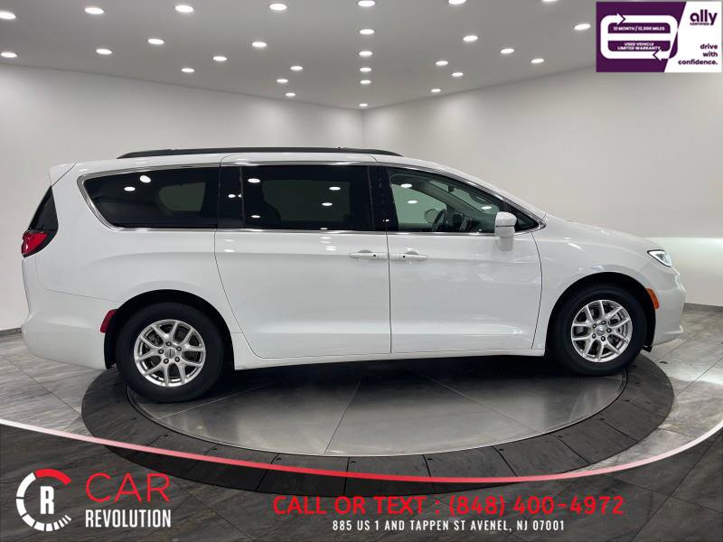 Used 2022 Chrysler Pacifica Touring-L image 8