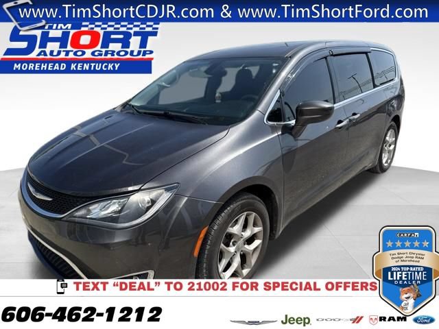 Used 2019 Chrysler Pacifica Touring Plus w/ Tire & Wheel Group FWD image 1