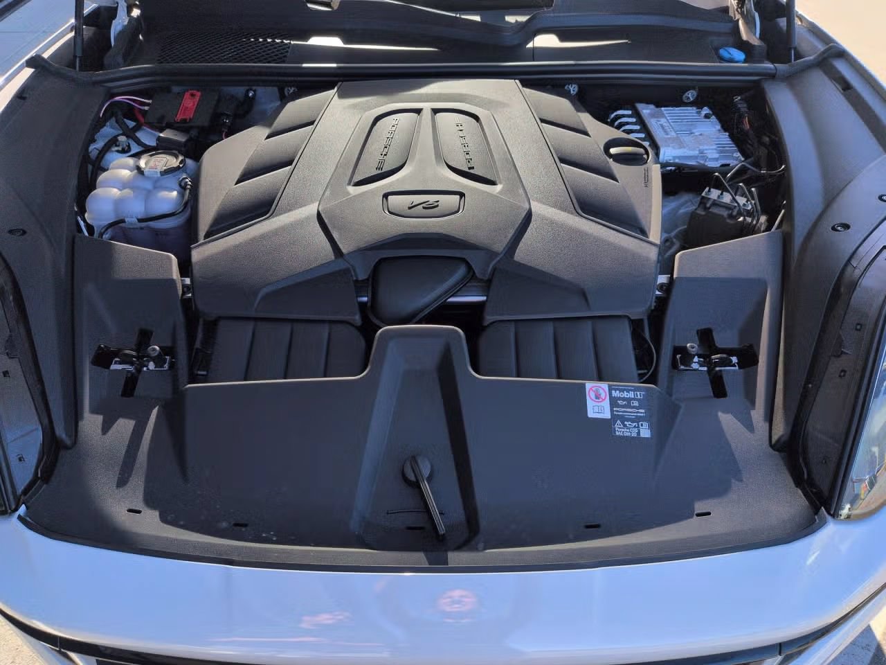 Certified 2026 Porsche Cayenne Coupe AWD/4WD image 26