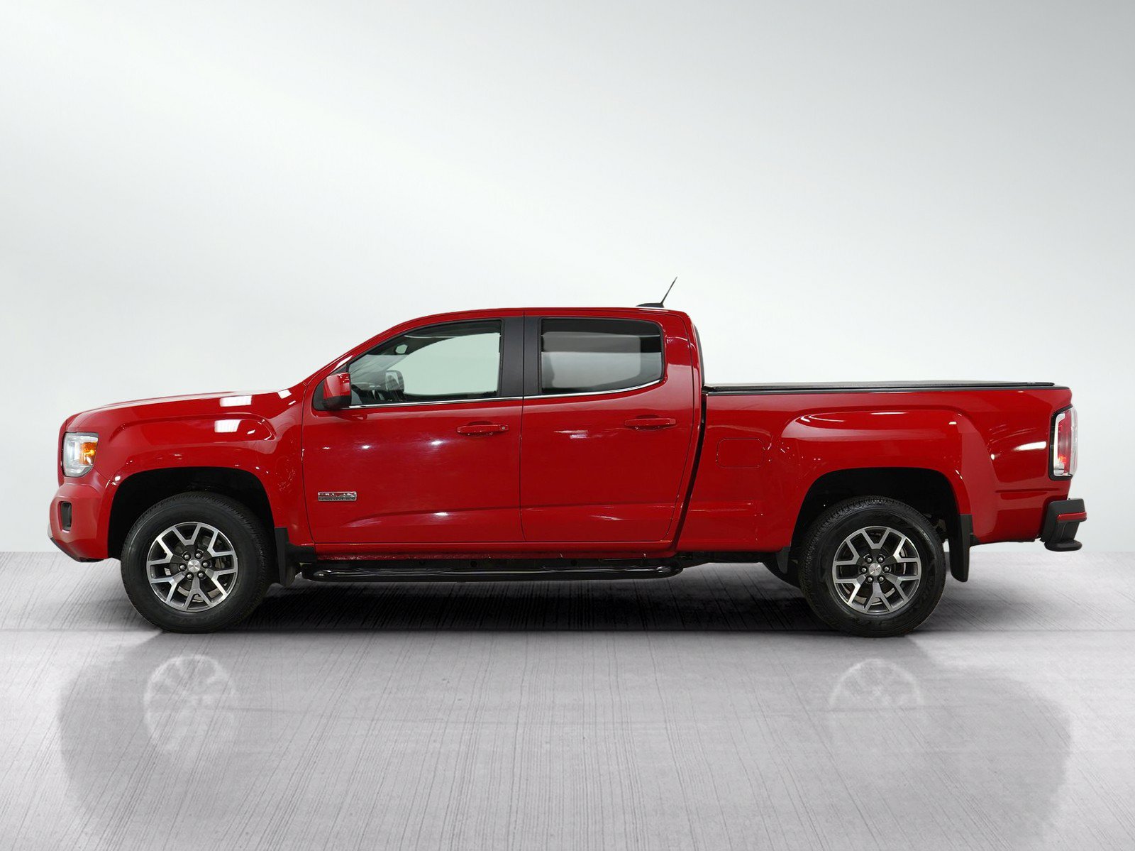 Used 2015 GMC Canyon SLE AWD/4WD image 2