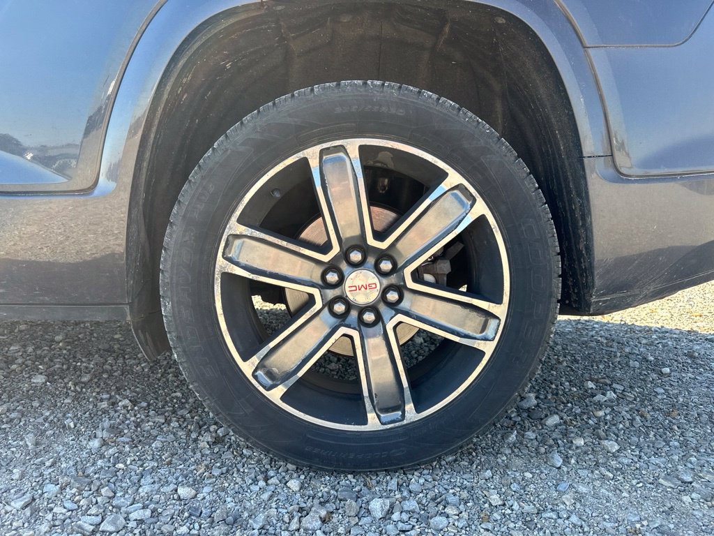 Used 2017 GMC Acadia Denali w/ Technology Package FWD image 5