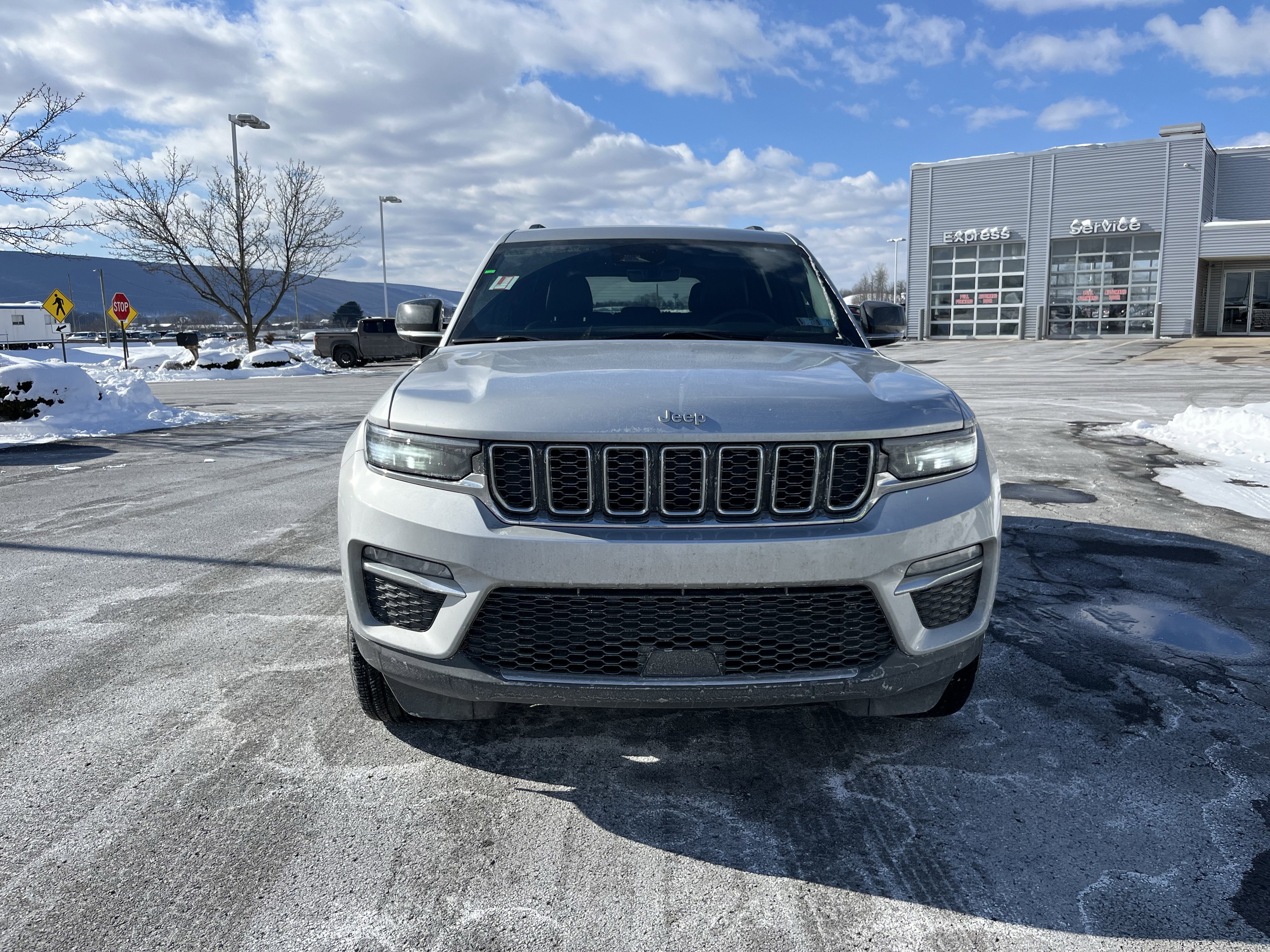 Used 2025 Jeep Grand Cherokee Limited image 5