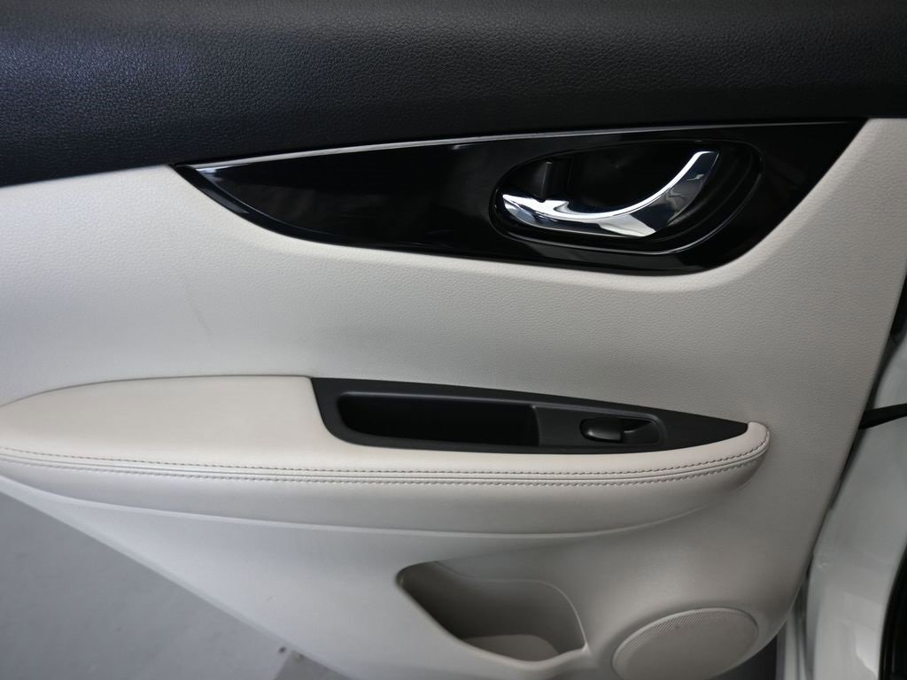 Used 2022 Nissan Rogue Sport SV w/ Technology Package image 28