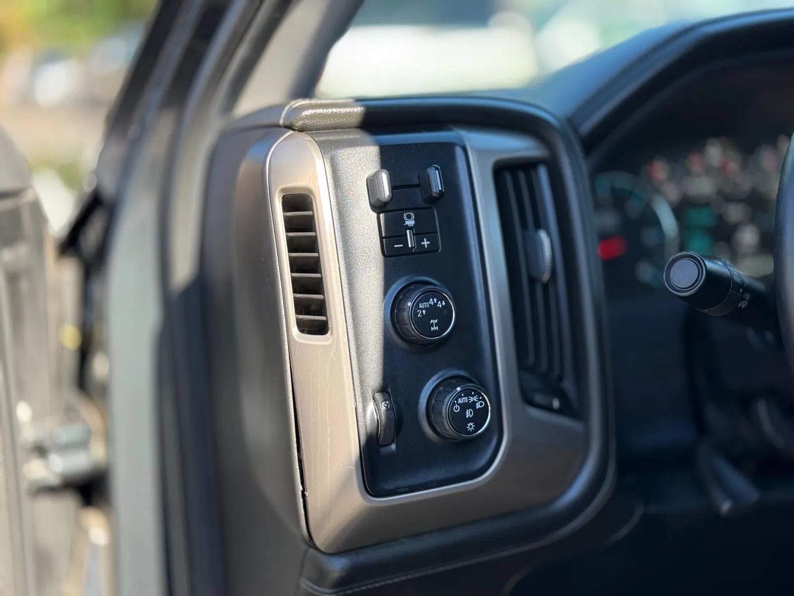 Used 2017 GMC Sierra 1500 Denali w/ Denali Ultimate Package AWD/4WD image 10