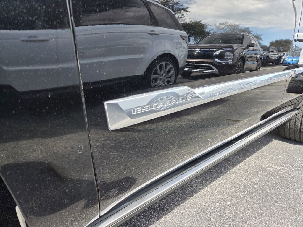 Used 2015 Cadillac Escalade Premium image 4