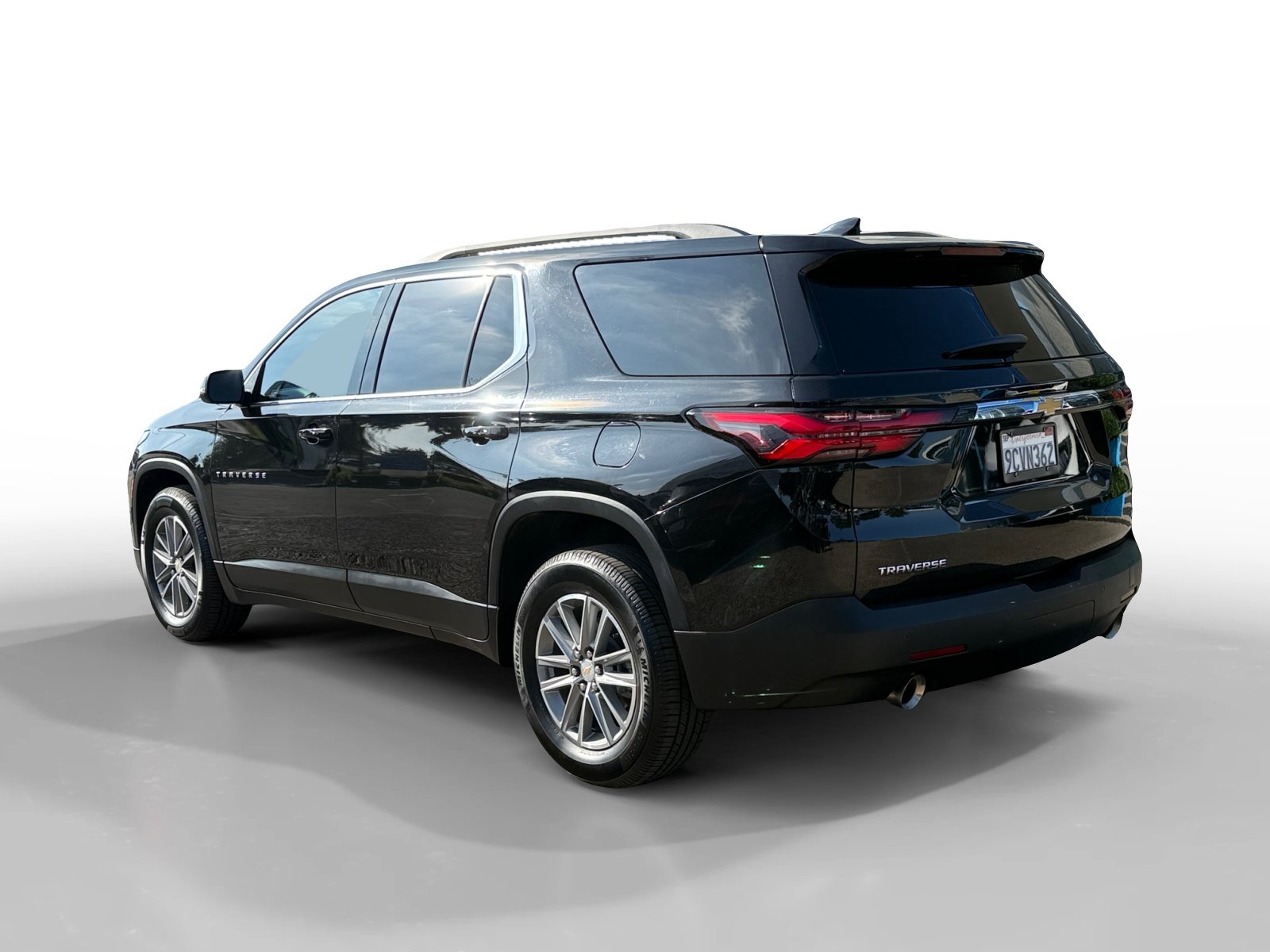 Used 2023 Chevrolet Traverse LT FWD image 3