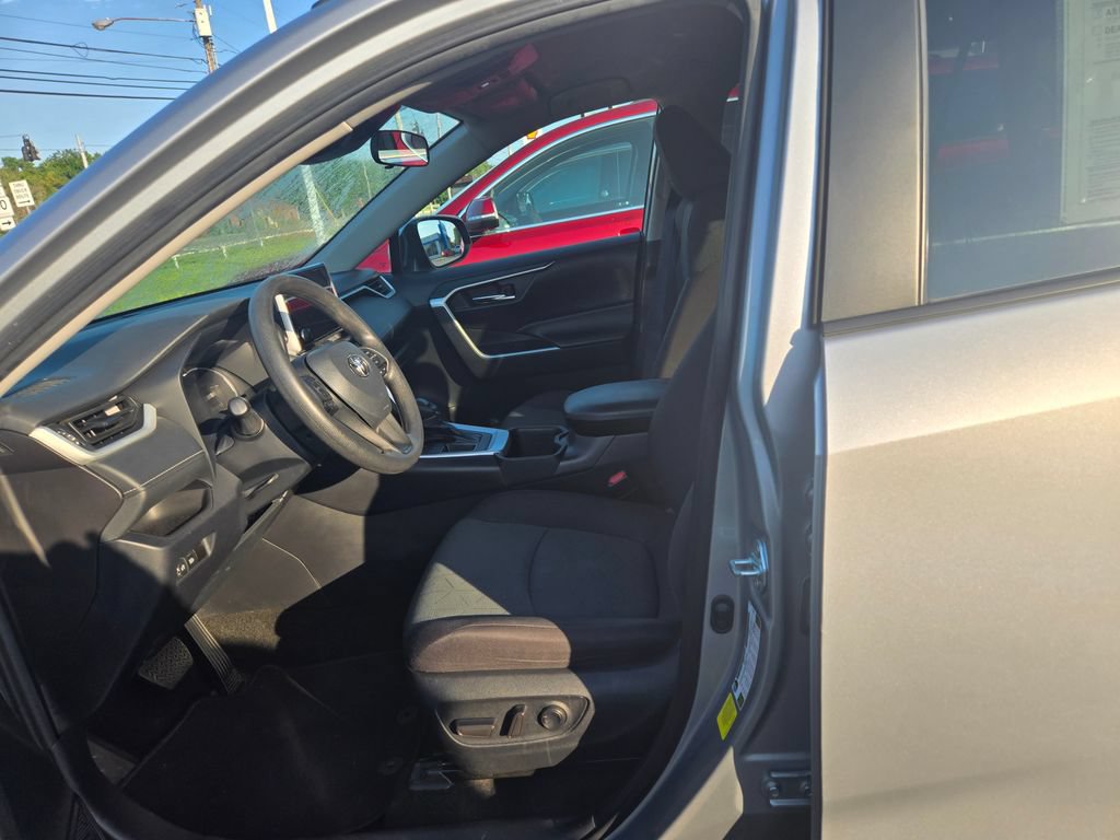 Used 2024 Toyota RAV4 XLE FWD image 7