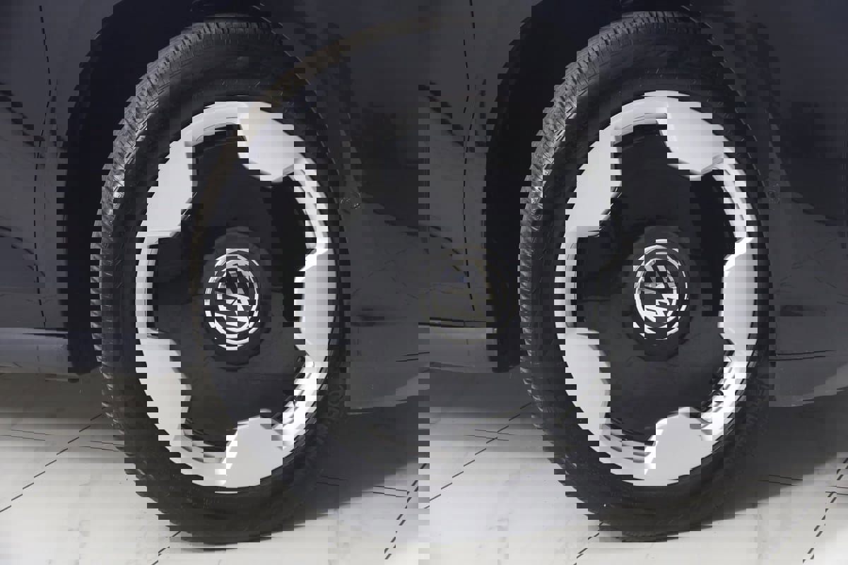 Used 2025 Volkswagen ID. Buzz Pro S image 17