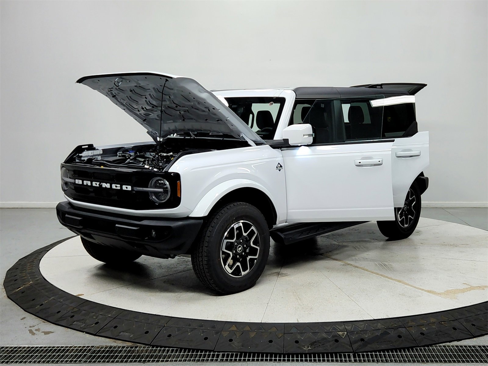 New 2025 Ford Bronco Outer Banks image 11