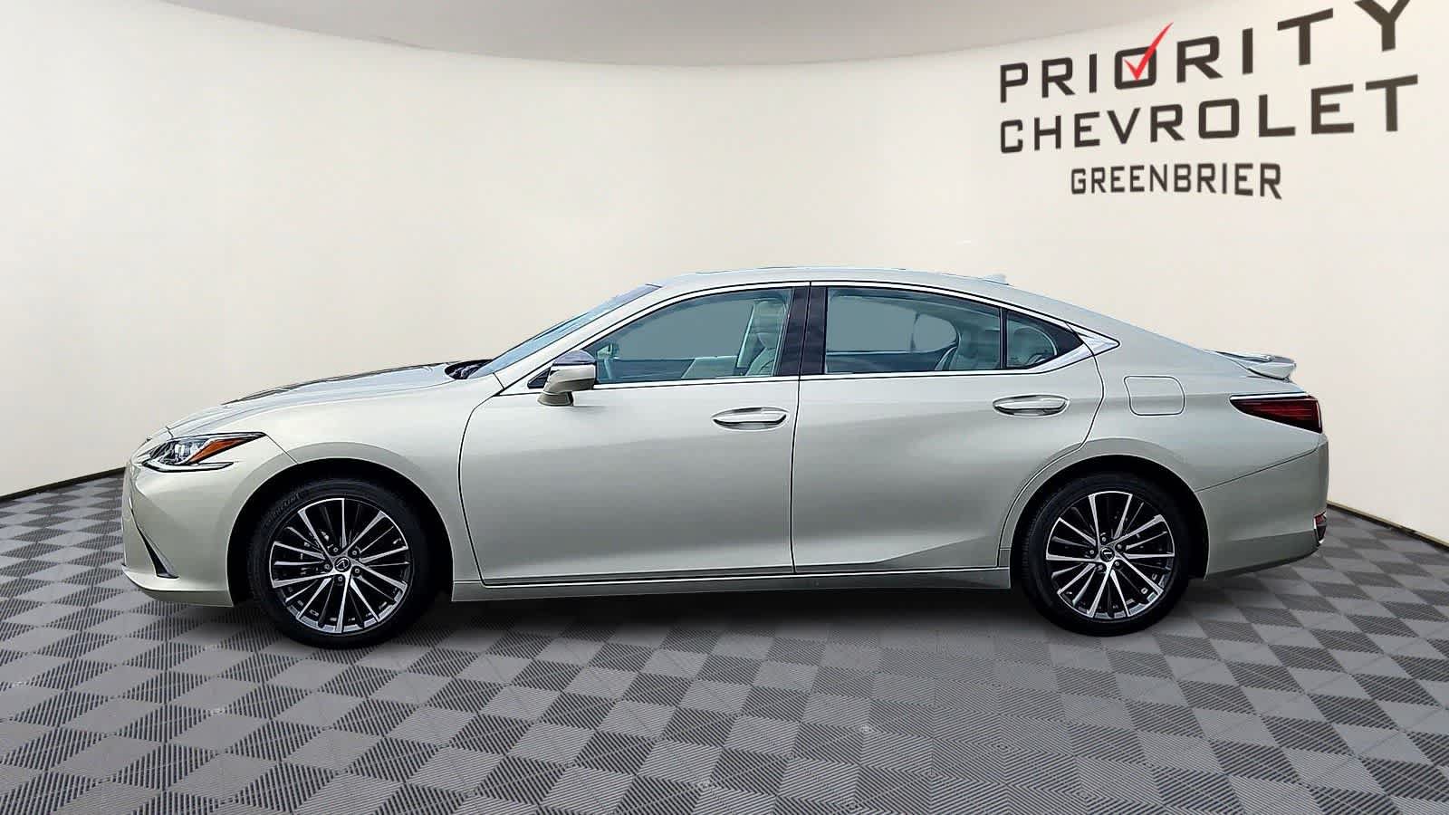 Used 2025 Lexus ES 300h w/ Premium Package FWD image 5