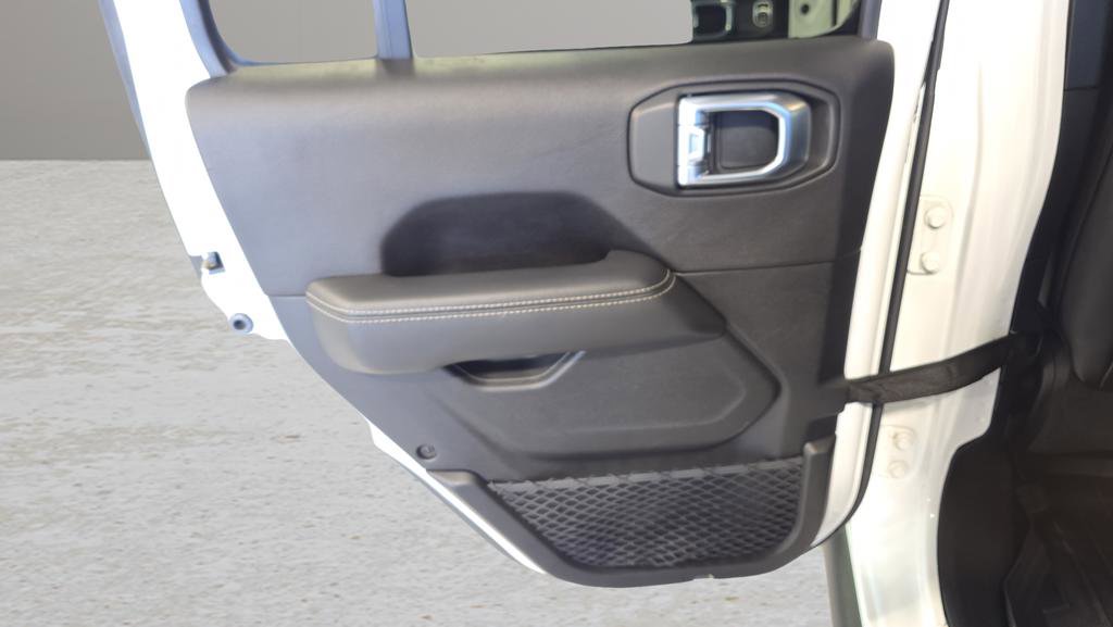 Used 2020 Jeep Gladiator Overland image 12