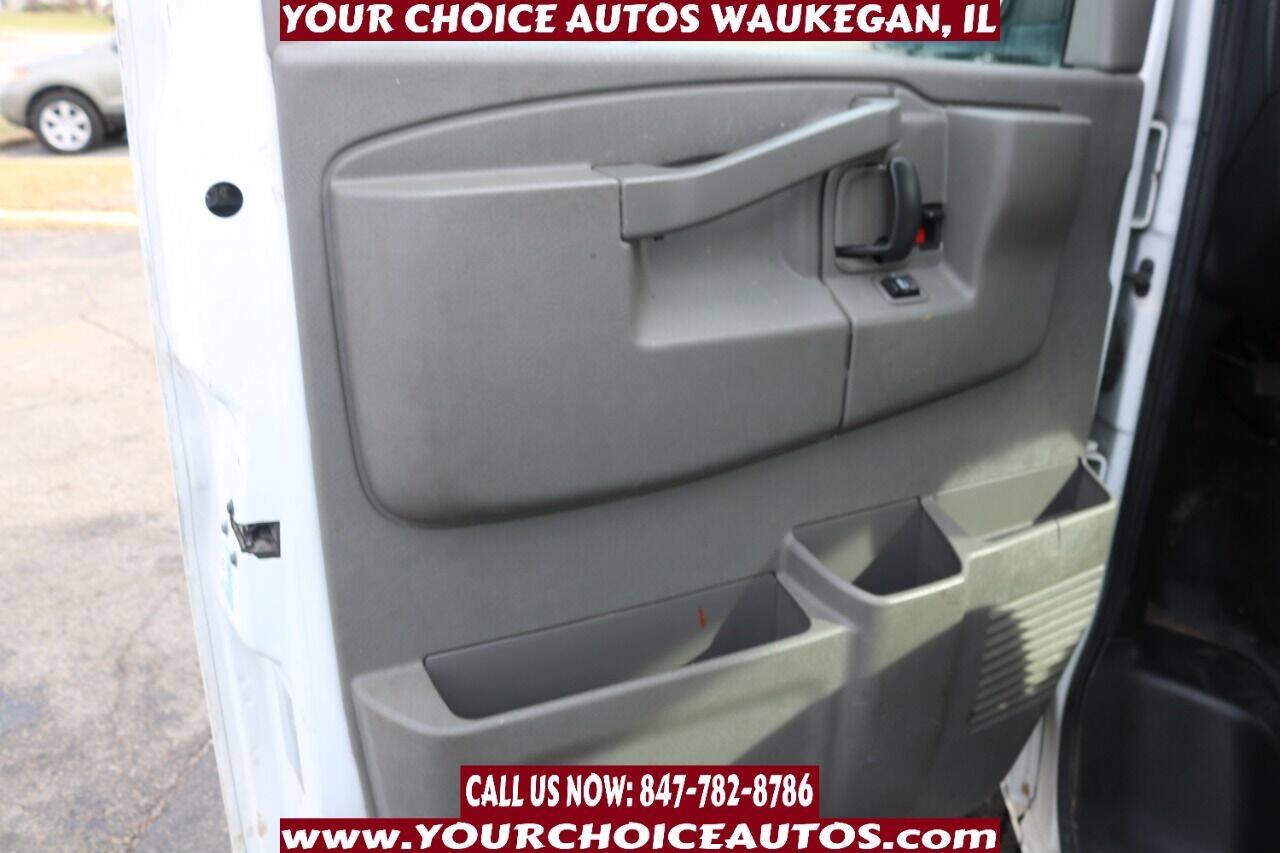 Used 2017 GMC Savana 2500 RWD image 25