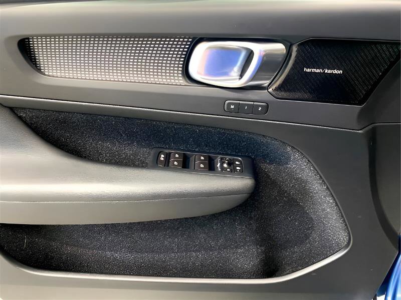Used 2019 Volvo XC40 T5 R-Design image 19