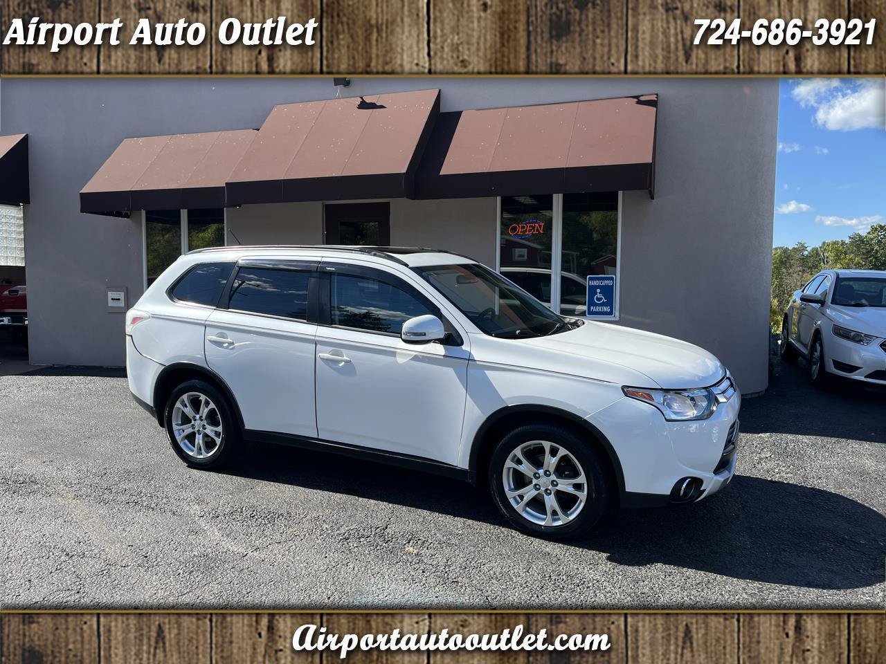 Used 2015 Mitsubishi Outlander SE AWD/4WD image 1