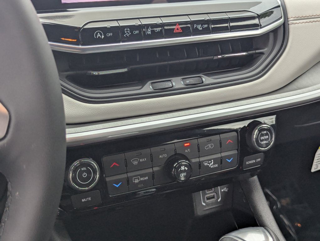Used 2025 Jeep Compass Limited AWD/4WD image 27