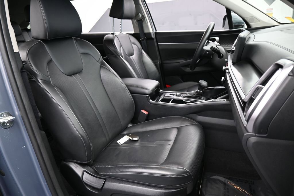 Used 2025 Kia Sorento S FWD image 46