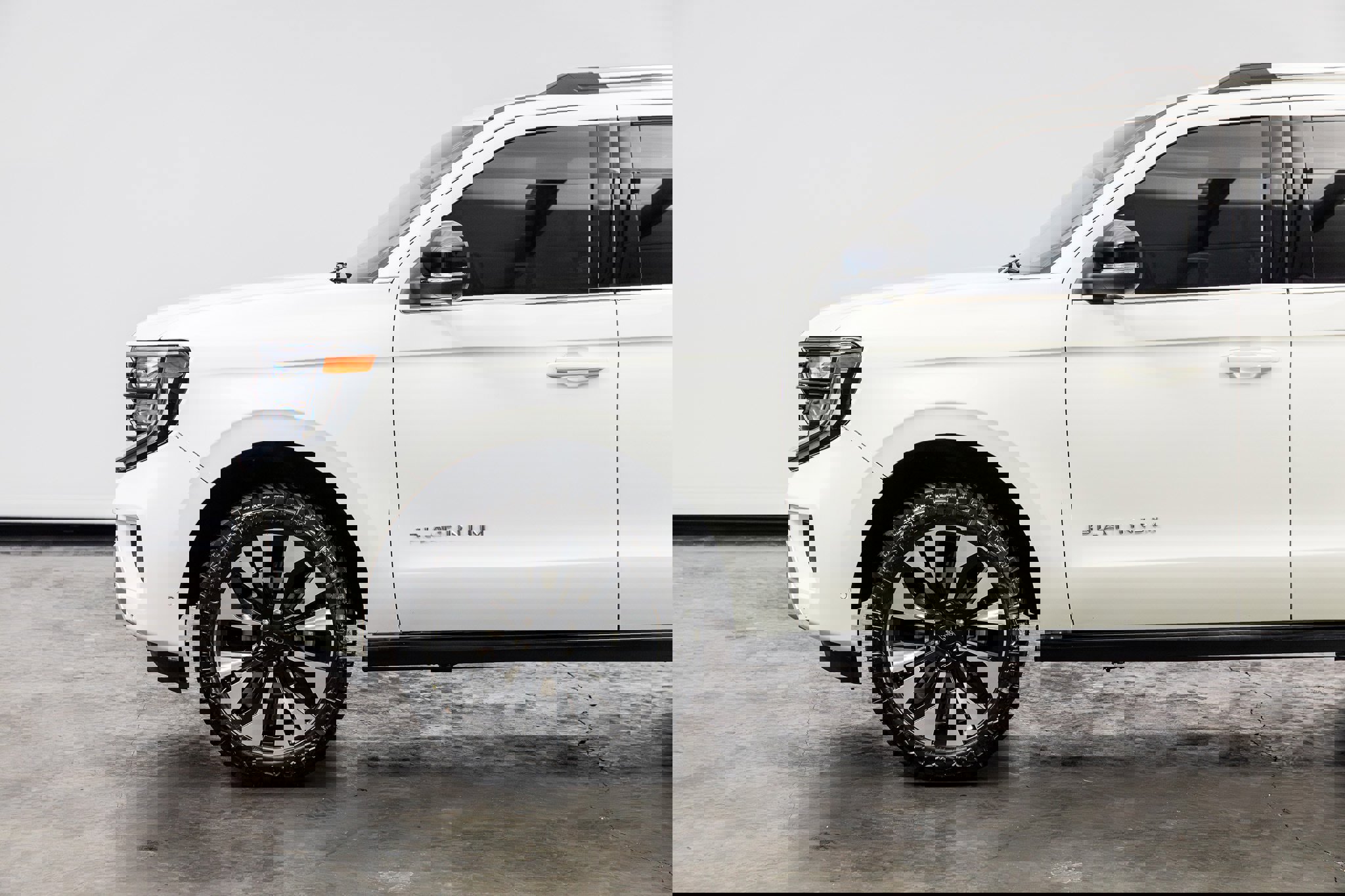 Used 2025 Ford Expedition Platinum w/ Driver's Package image 10