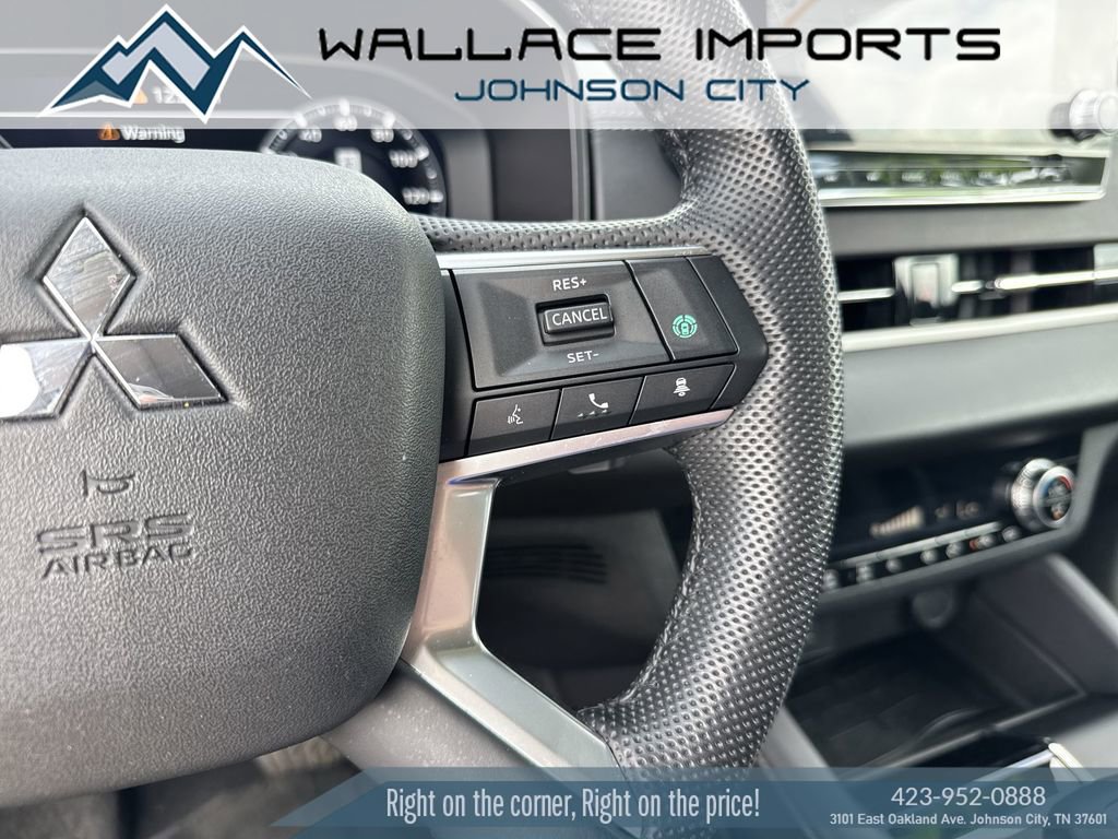 Used 2023 Mitsubishi Outlander SE image 34