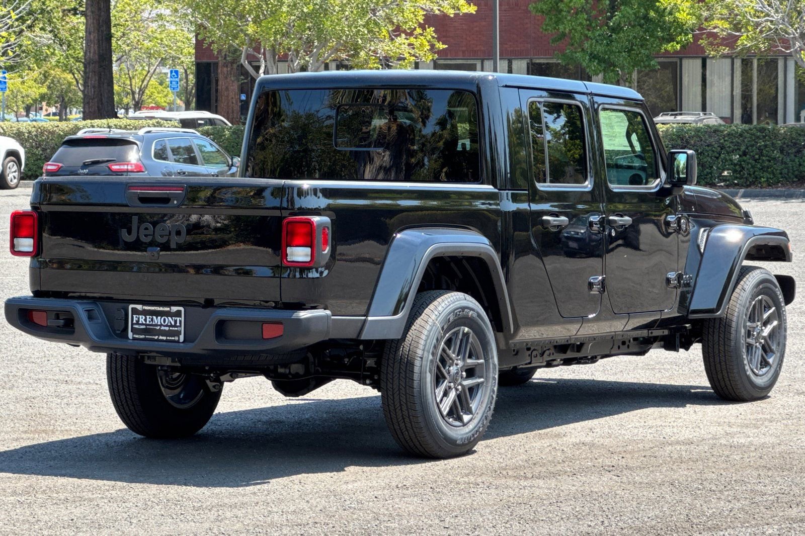 New 2025 Jeep Gladiator Sport AWD/4WD image 3
