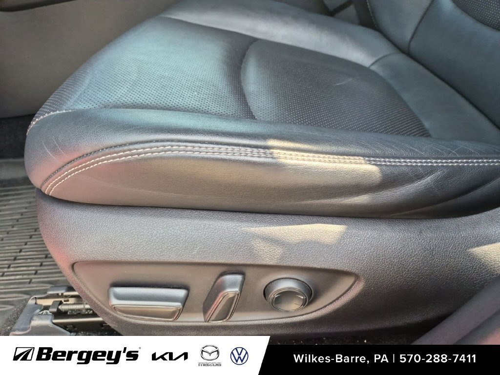 Used 2019 Toyota RAV4 Limited w/ Advanced Technology Package AWD/4WD image 21