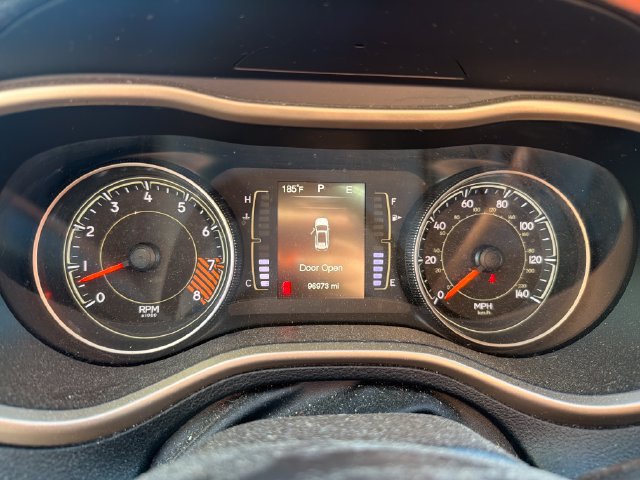 Used 2015 Jeep Cherokee Latitude w/ Comfort/Convenience Group AWD/4WD image 14
