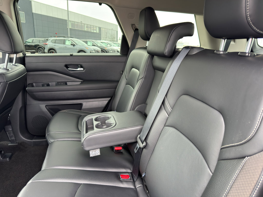Certified 2025 Nissan Pathfinder SL image 33