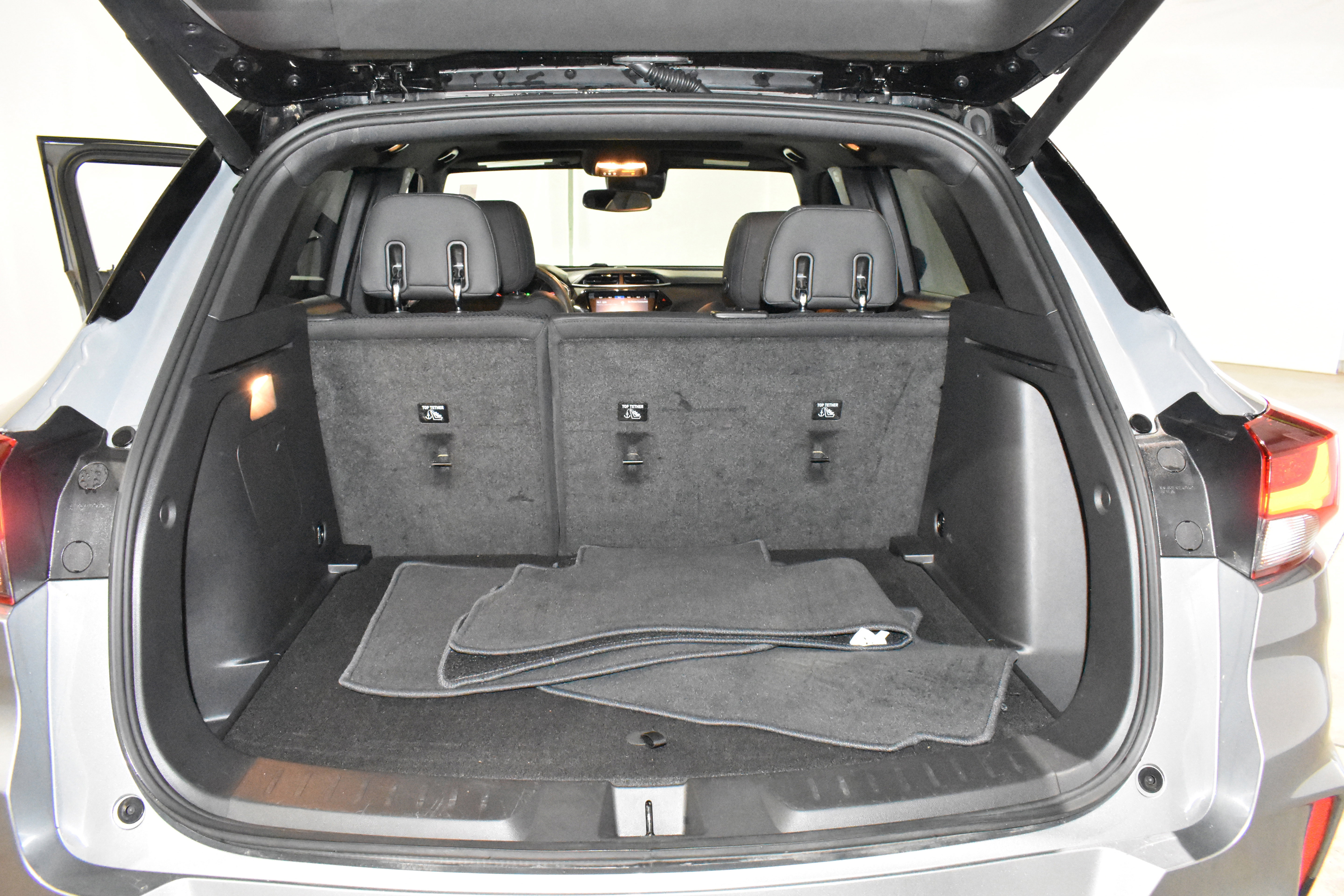 Used 2023 Chevrolet TrailBlazer RS w/ Sun and Liftgate Package FWD image 35