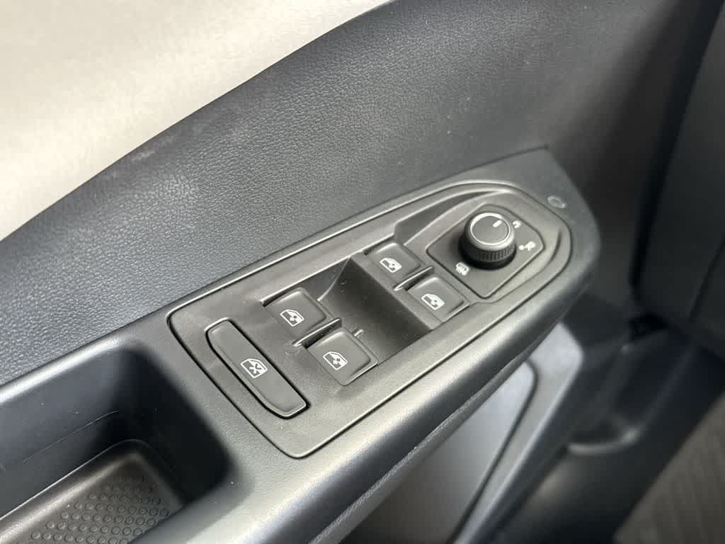 New 2026 Volkswagen Taos SE FWD image 17