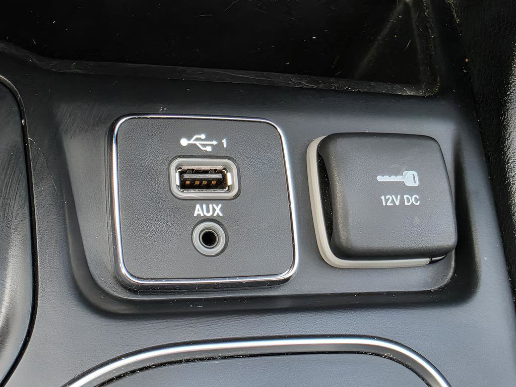 Used 2019 Jeep Cherokee Latitude Plus w/ Cold Weather Group image 33