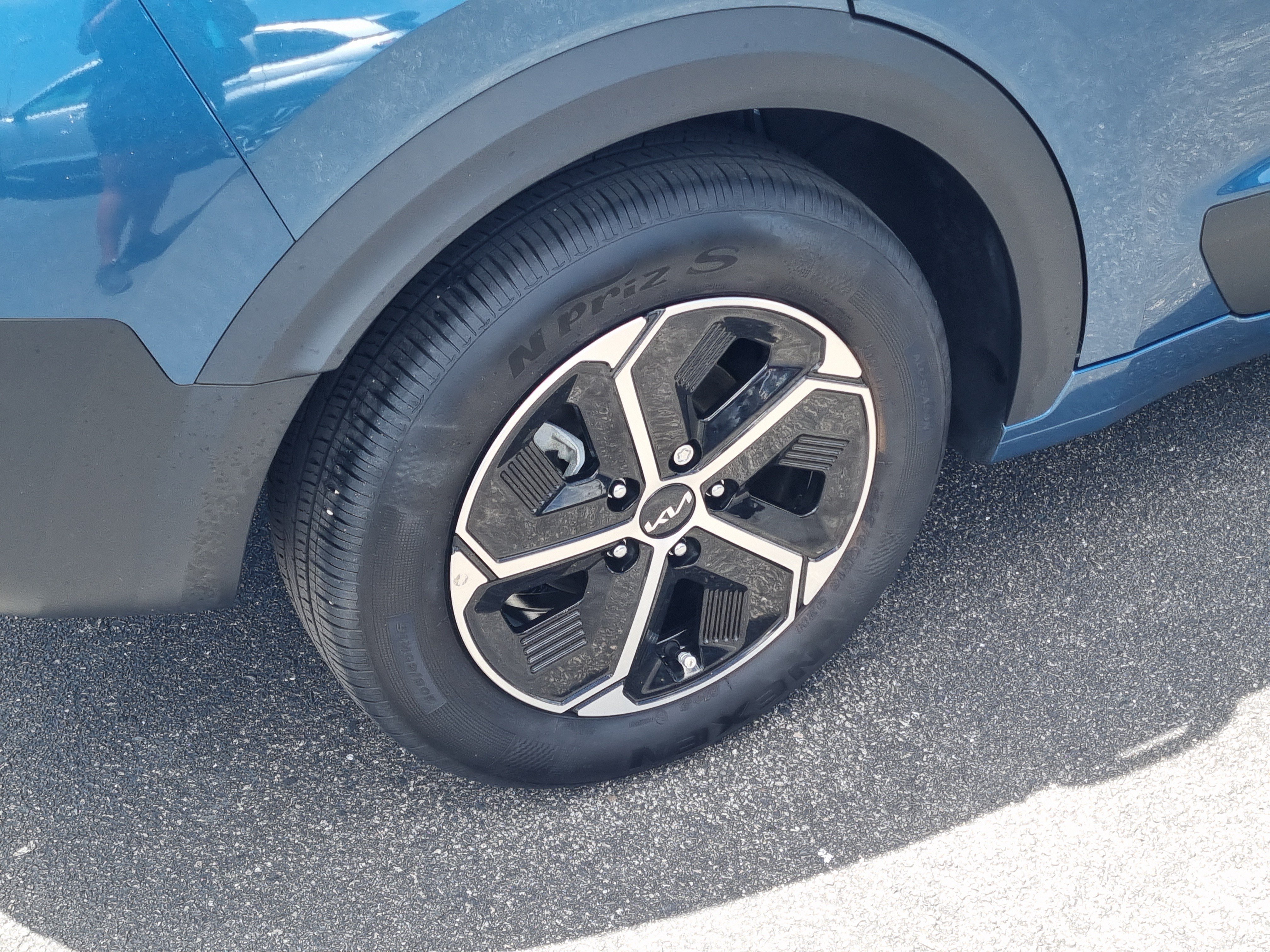 Used 2024 Kia Niro EX FWD image 7