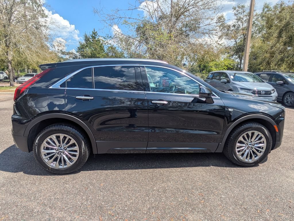Used 2025 Cadillac XT4 Premium Luxury FWD image 3