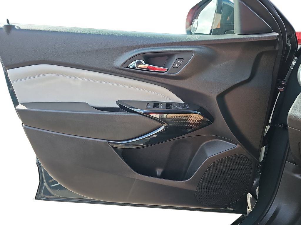 Used 2025 Chevrolet Trax LT FWD image 25