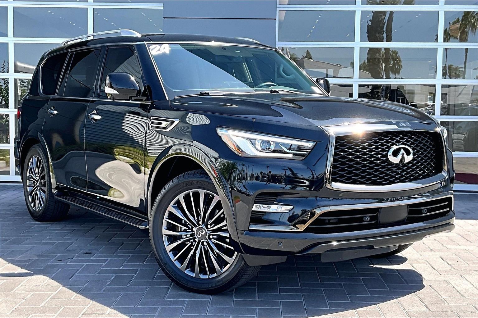 Used 2024 INFINITI QX80 Premium Select w/ Cargo Package AWD/4WD image 3