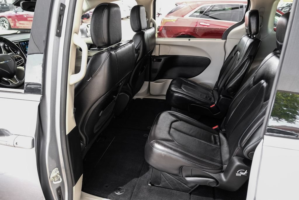 Used 2021 Chrysler Pacifica Touring-L FWD image 42