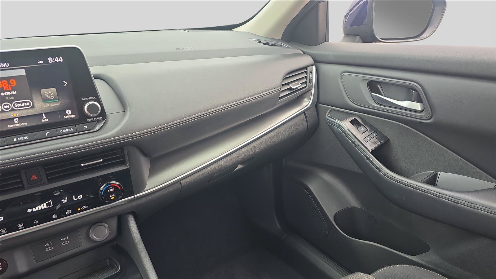 Used 2025 Nissan Rogue SV FWD image 24