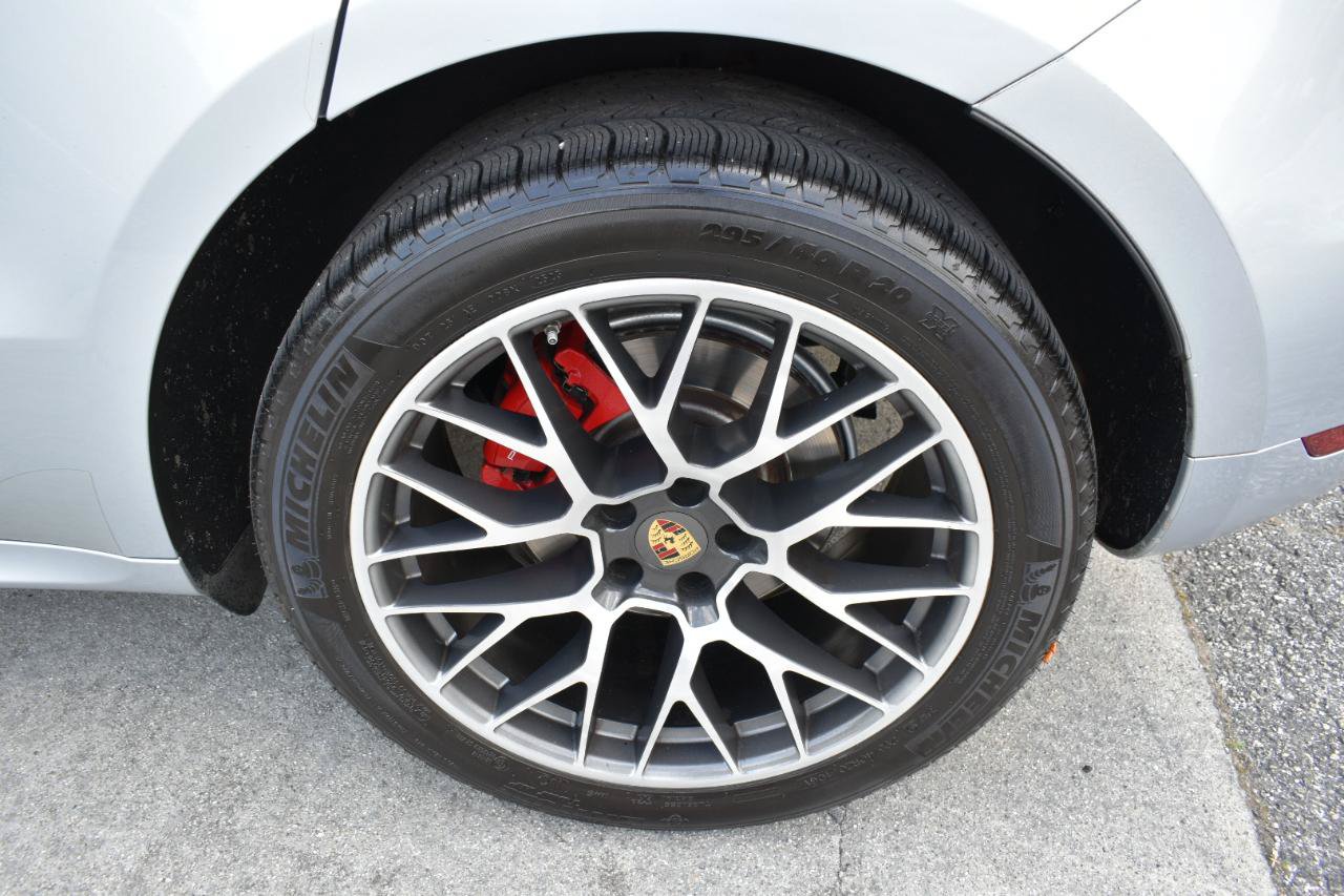 Used 2017 Porsche Macan GTS AWD/4WD image 33
