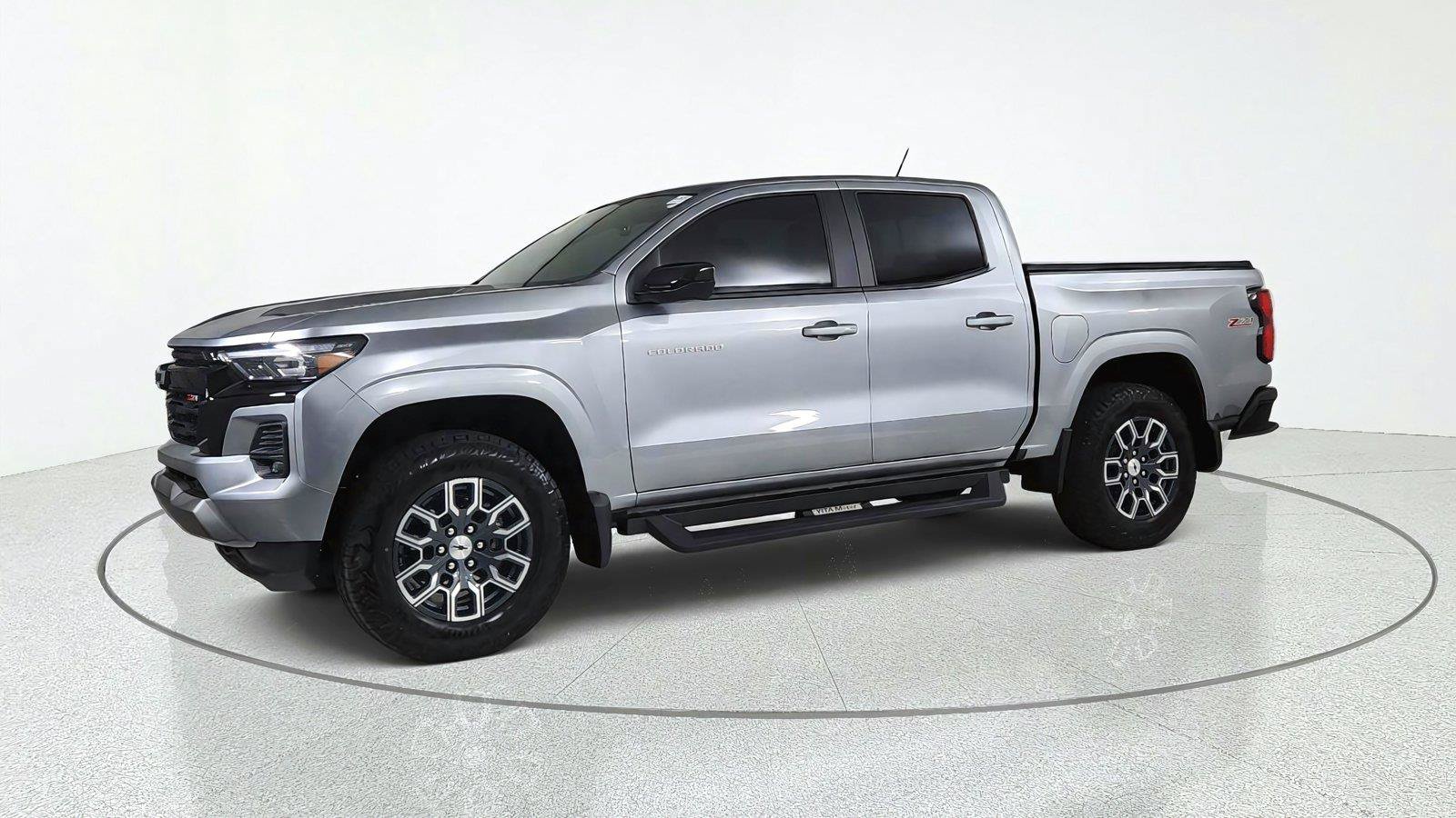 Used 2024 Chevrolet Colorado Z71 w/ Z71 Convenience Package 2 AWD/4WD image 3