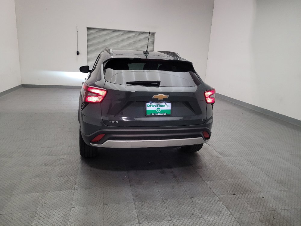Used 2025 Chevrolet Trax LT w/ LT Convenience Package FWD image 6
