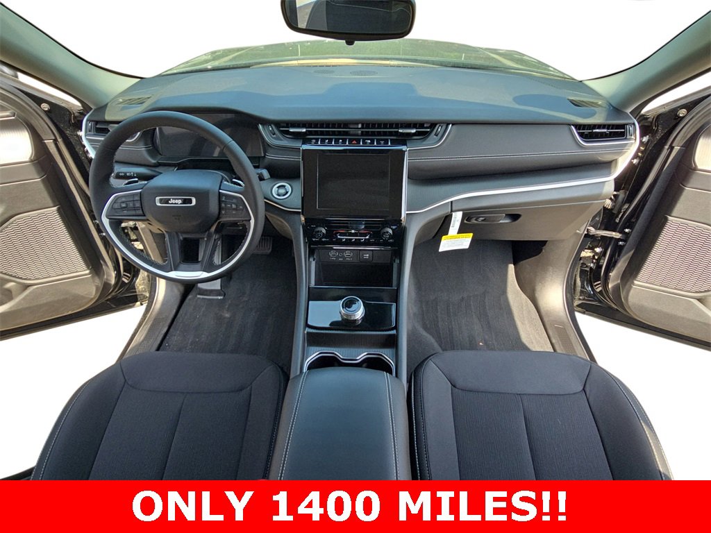 Used 2023 Jeep Grand Cherokee Laredo image 9